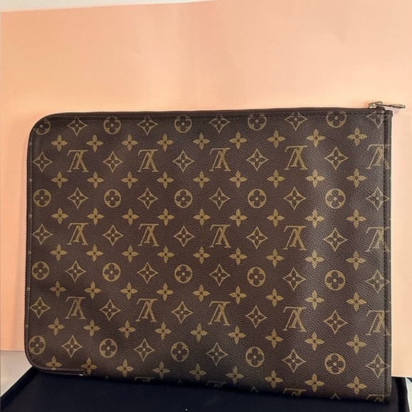 Louis Vuitton Zip Portfolio *RARE* - Picture 2 of 15